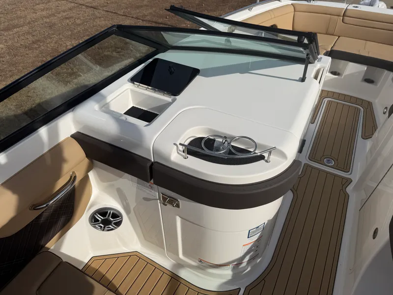 Slide: The Image of Sea Ray SDX 290 2026 - 27