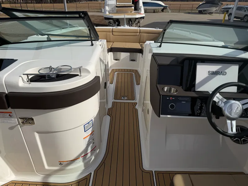 Slide: The Image of Sea Ray SDX 290 2026 - 30