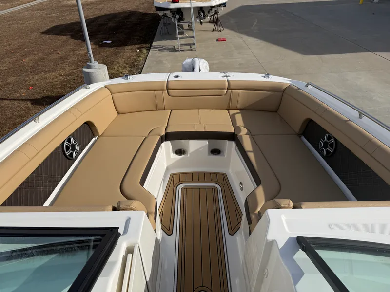 Slide: The Image of Sea Ray SDX 290 2026 - 32