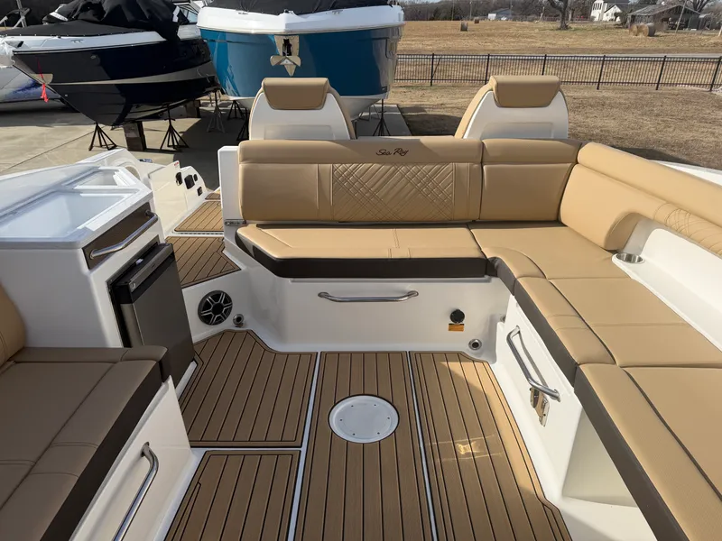 Slide: The Image of Sea Ray SDX 290 2026 - 7