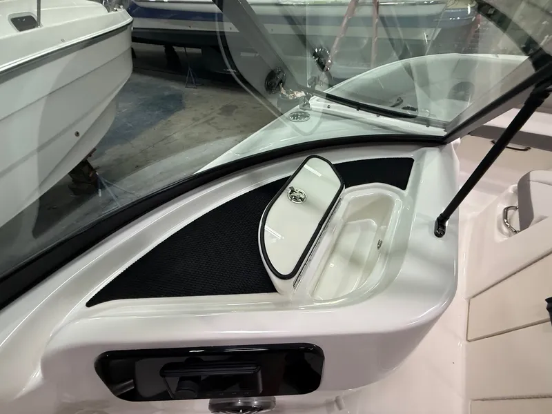 Slide: The Image of Sea Ray SDX 230 Outboard 2026 - 12