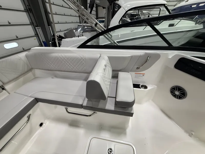 Slide: The Image of Sea Ray SDX 230 Outboard 2026 - 6