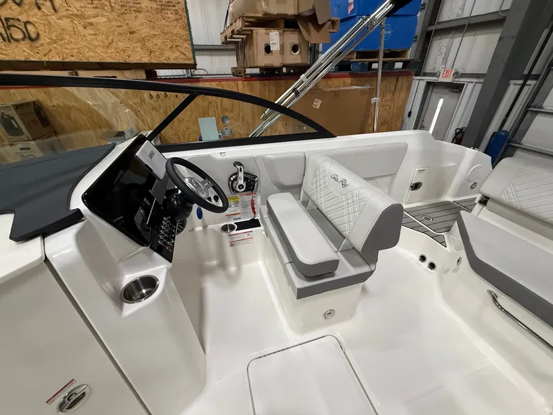 Slide: The Image of Sea Ray SDX 230 Outboard 2026 - 8