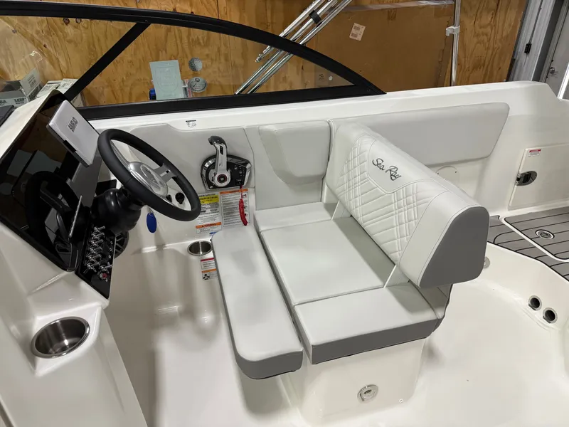 Slide: The Image of Sea Ray SDX 230 Outboard 2026 - 9