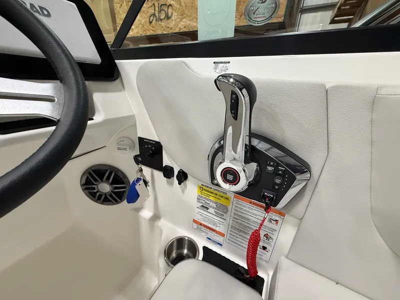 Slide: The Image of Sea Ray SDX 230 Outboard 2026 - 13
