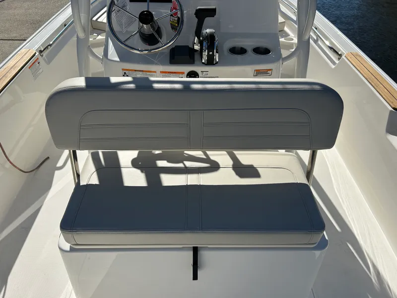 Slide: The Image of Boston Whaler 190 Montauk 2026 - 10