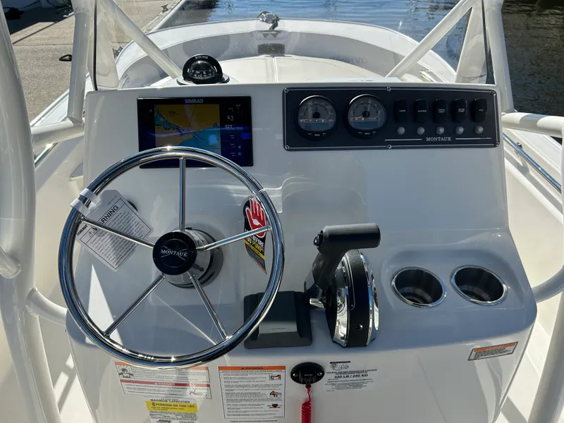 Slide: The Image of Boston Whaler 190 Montauk 2026 - 13