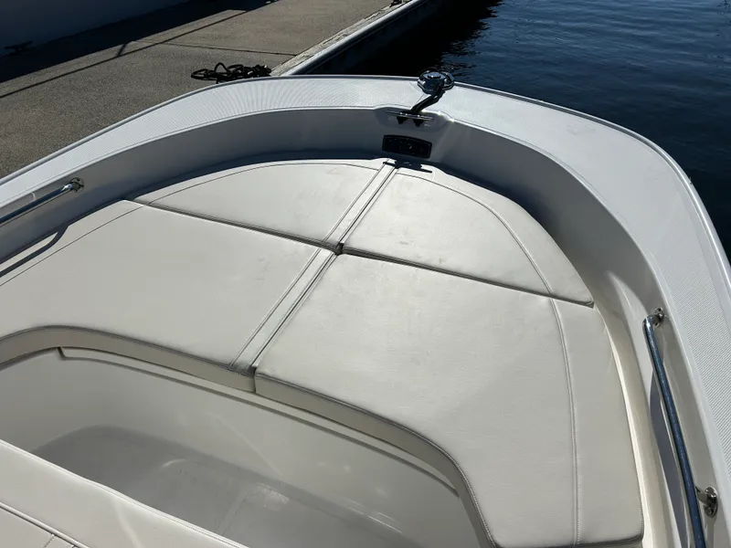 Slide: The Image of Boston Whaler 190 Montauk 2026 - 15