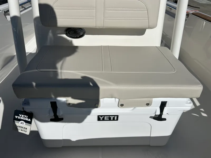 Slide: The Image of Boston Whaler 190 Montauk 2026 - 19