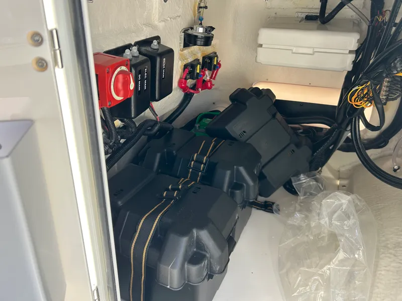 Slide: The Image of Boston Whaler 190 Montauk 2026 - 20