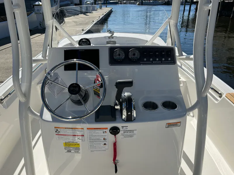Slide: The Image of Boston Whaler 190 Montauk 2026 - 21