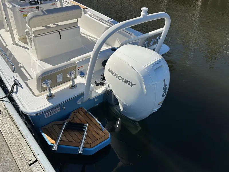 Slide: The Image of Boston Whaler 190 Montauk 2026 - 7