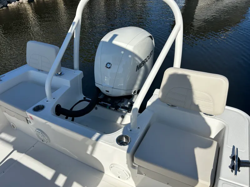 Slide: The Image of Boston Whaler 190 Montauk 2026 - 8