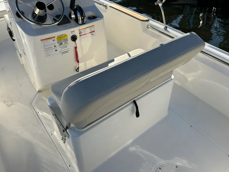 Slide: The Image of Boston Whaler 170 Montauk 2026 - 11