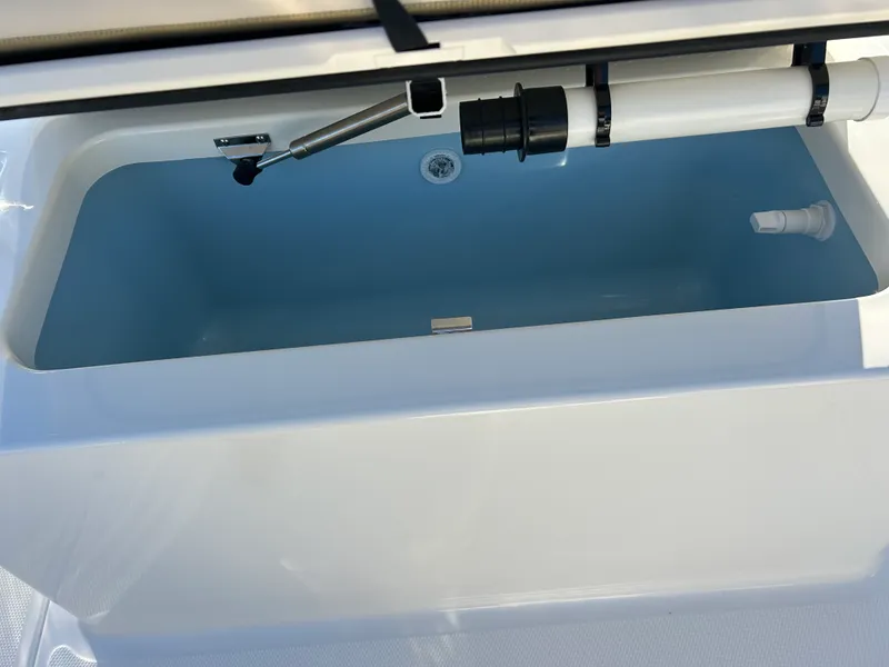 Slide: The Image of Boston Whaler 170 Montauk 2026 - 12