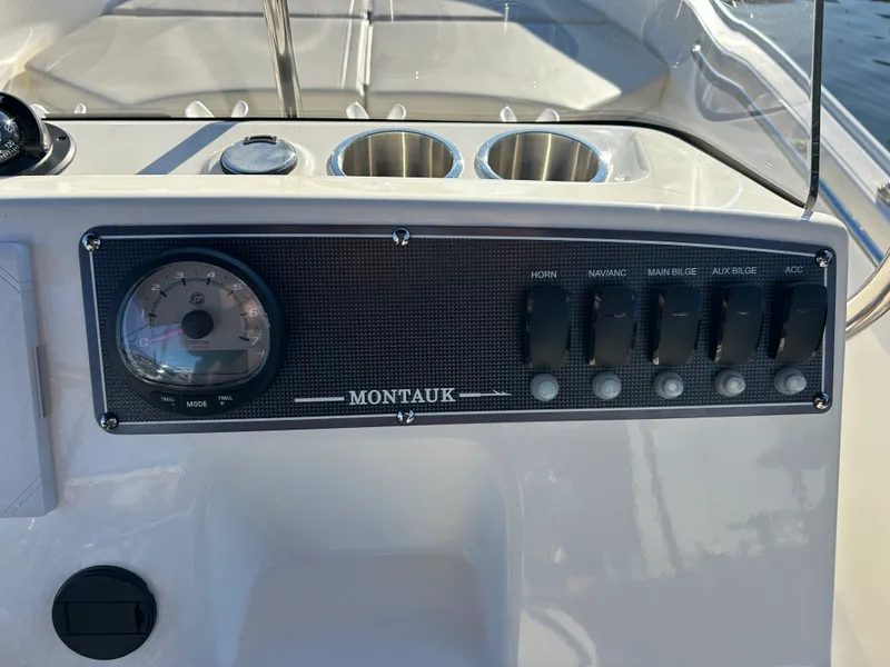 Slide: The Image of Boston Whaler 170 Montauk 2026 - 13