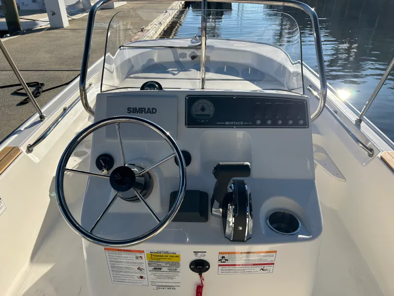 Slide: The Image of Boston Whaler 170 Montauk 2026 - 15