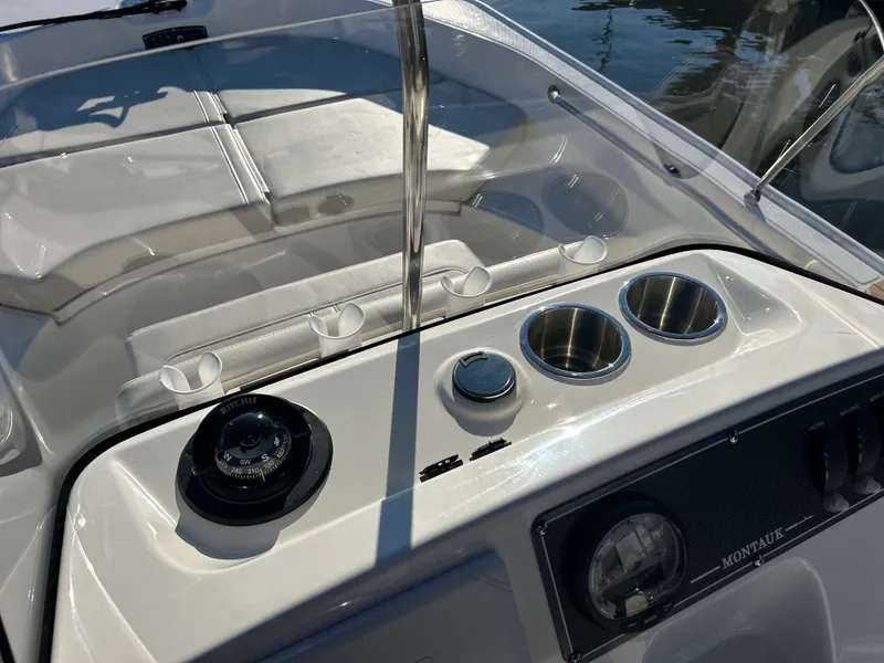 Slide: The Image of Boston Whaler 170 Montauk 2026 - 17