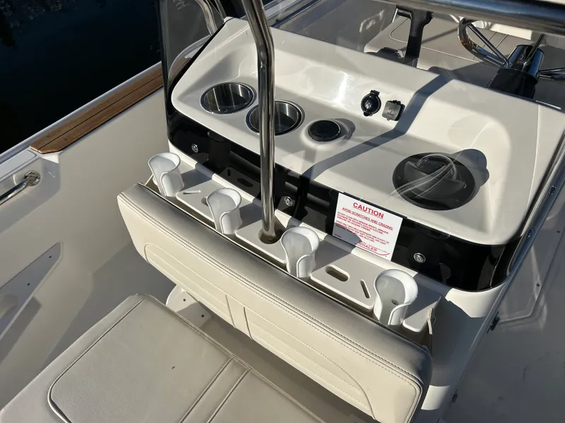Slide: The Image of Boston Whaler 170 Montauk 2026 - 18