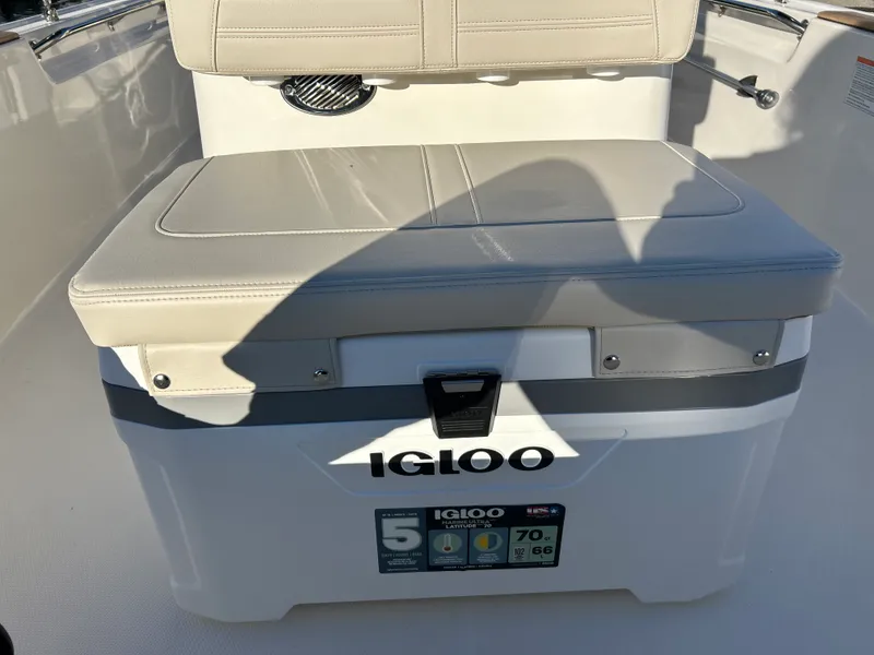 Slide: The Image of Boston Whaler 170 Montauk 2026 - 21