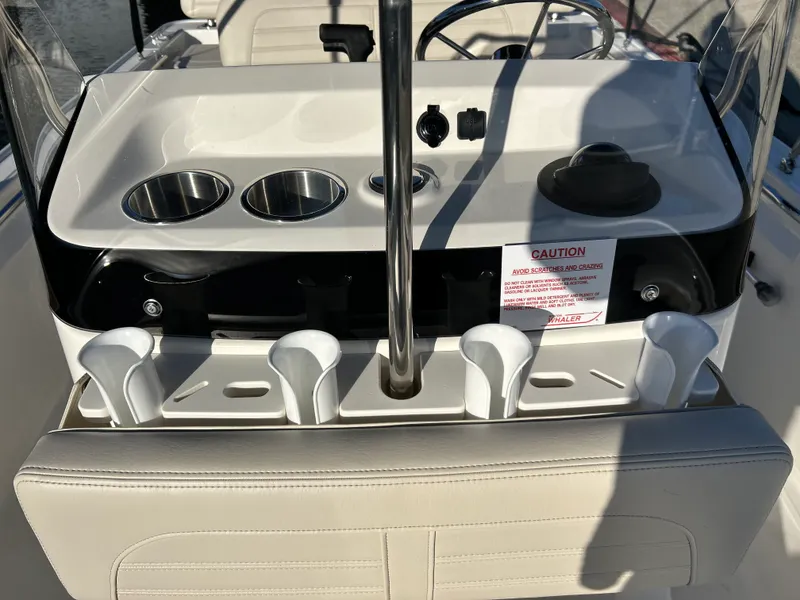 Slide: The Image of Boston Whaler 170 Montauk 2026 - 22