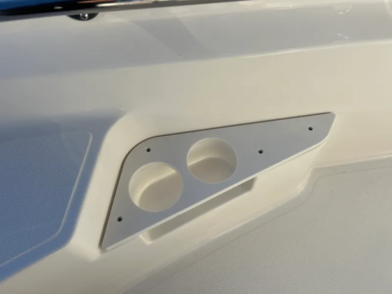 Slide: The Image of Boston Whaler 170 Montauk 2026 - 23