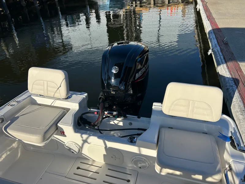 Slide: The Image of Boston Whaler 170 Montauk 2026 - 8