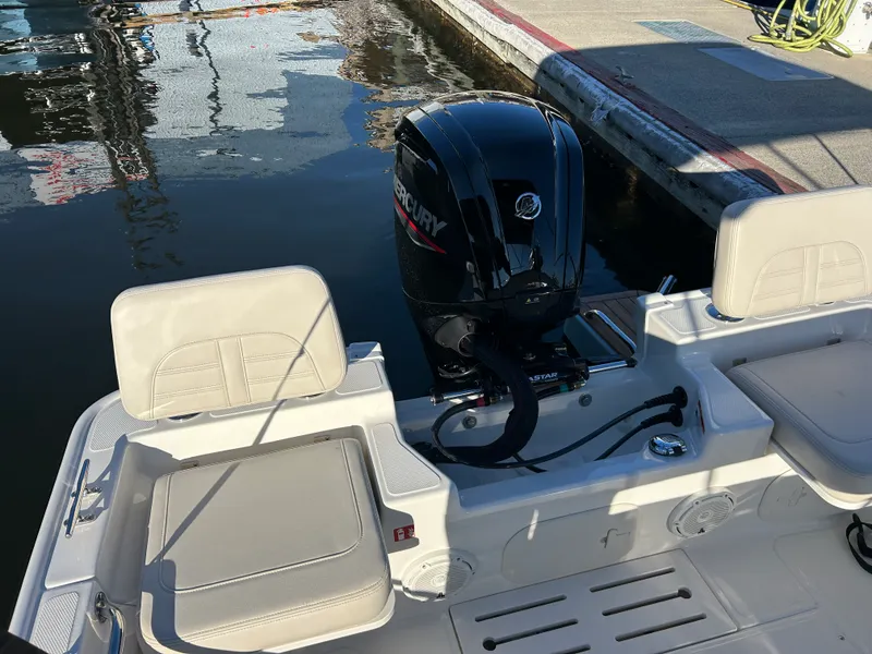 Slide: The Image of Boston Whaler 170 Montauk 2026 - 9