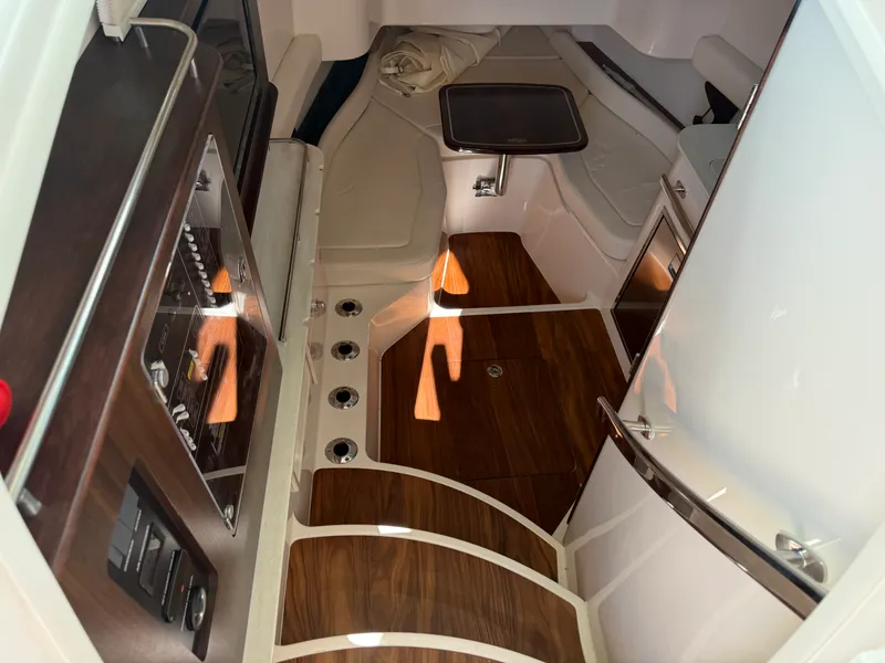 Slide: The Image of Grady-White 386 CANYON 2026 - 15