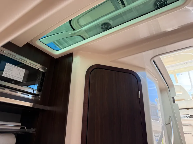 Slide: The Image of Grady-White 386 CANYON 2026 - 17