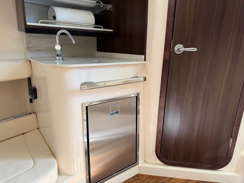 Slide: The Image of Grady-White 386 CANYON 2026 - 19