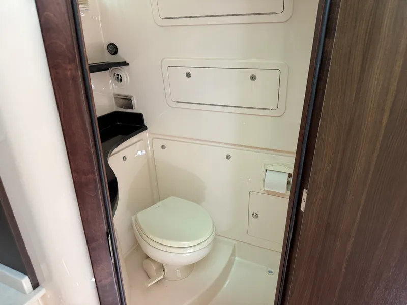 Slide: The Image of Grady-White 386 CANYON 2026 - 21