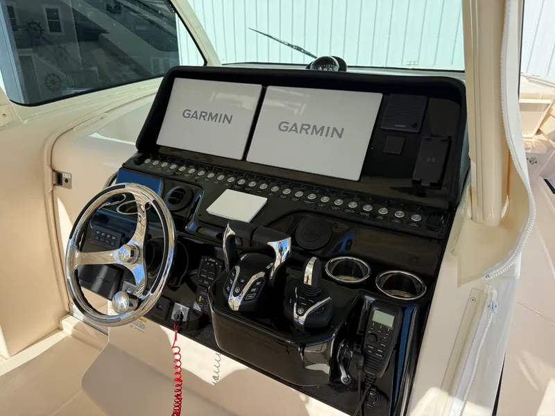 Slide: The Image of Grady-White 386 CANYON 2026 - 25