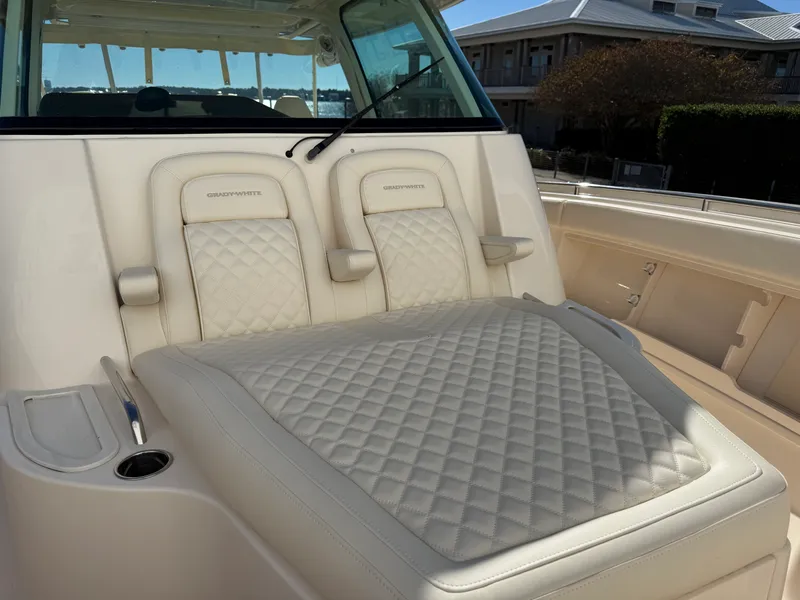 Slide: The Image of Grady-White 386 CANYON 2026 - 40