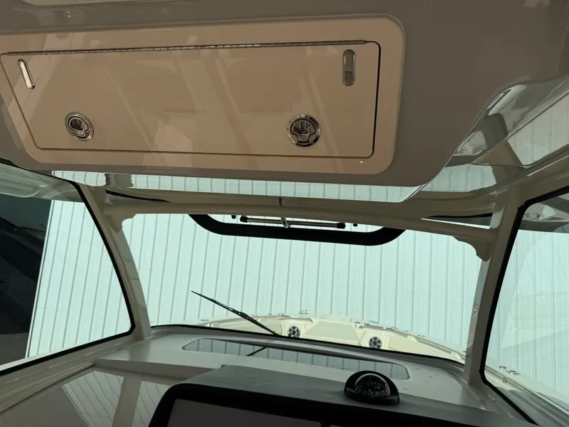 Slide: The Image of Grady-White 386 CANYON 2026 - 44