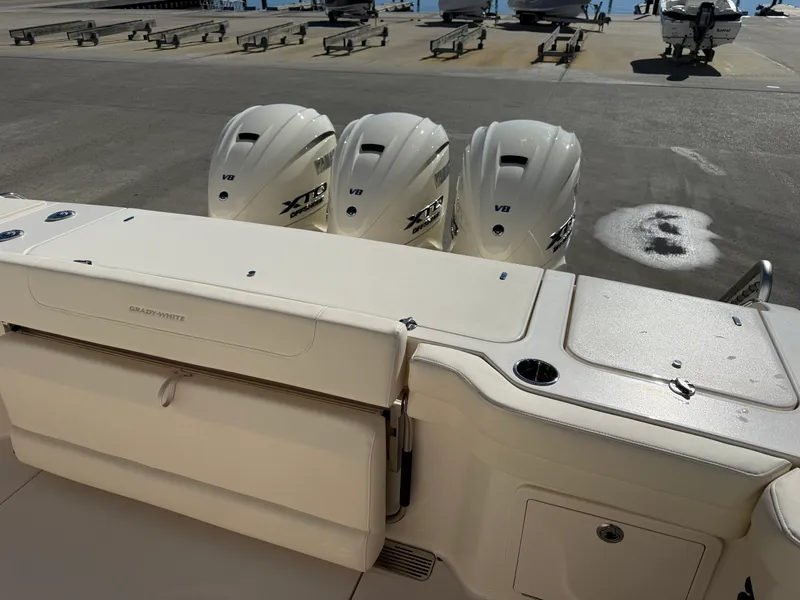 Slide: The Image of Grady-White 386 CANYON 2026 - 46