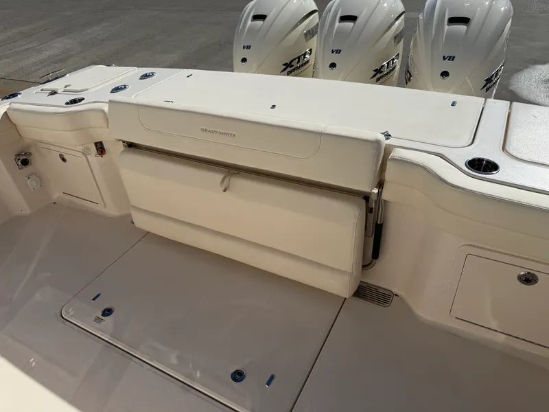 Slide: The Image of Grady-White 386 CANYON 2026 - 47