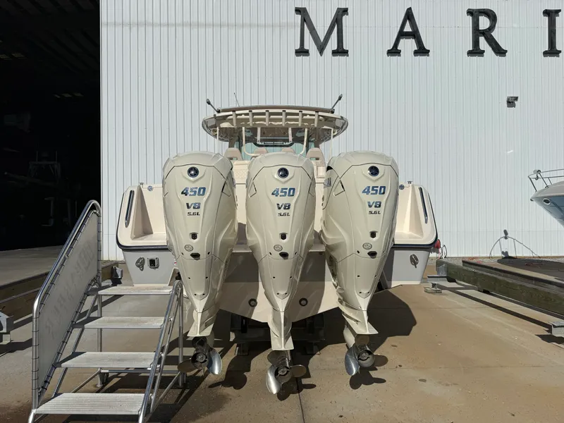 Slide: The Image of Grady-White 386 CANYON 2026 - 9