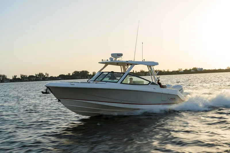 Slide: The Image of Boston Whaler 280 Vantage 2026 - 11