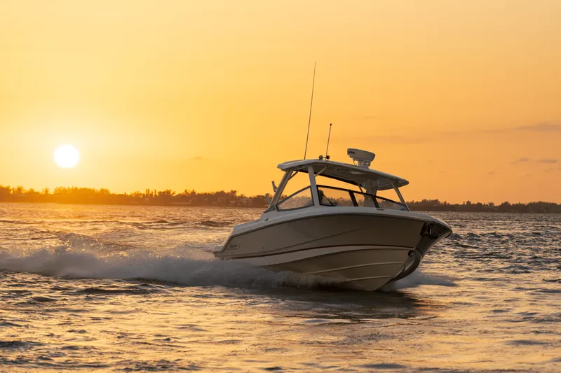 Slide: The Image of Boston Whaler 280 Vantage 2026 - 27