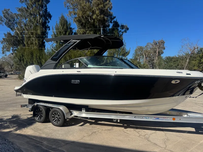 The Image of Sea Ray SDX 230 Outboard 2026 - 0