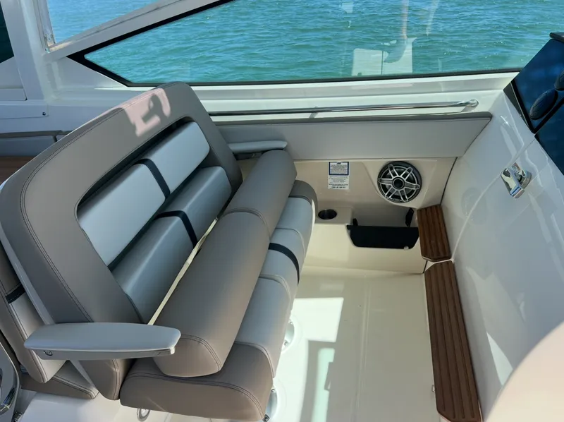 Slide: The Image of Boston Whaler 330 Vantage 2026 - 11