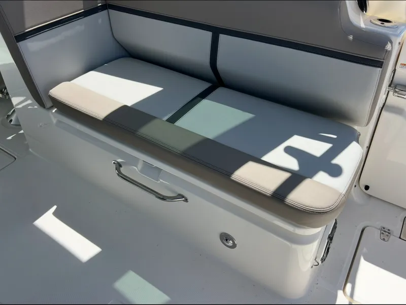 Slide: The Image of Boston Whaler 330 Vantage 2026 - 14