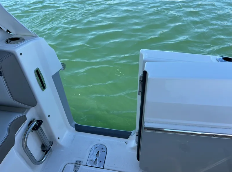 Slide: The Image of Boston Whaler 330 Vantage 2026 - 16
