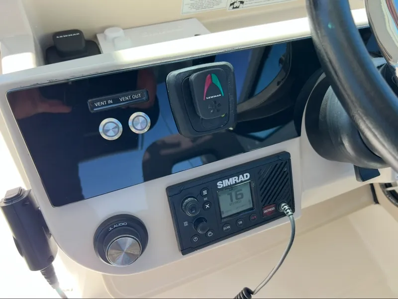 Slide: The Image of Boston Whaler 330 Vantage 2026 - 20