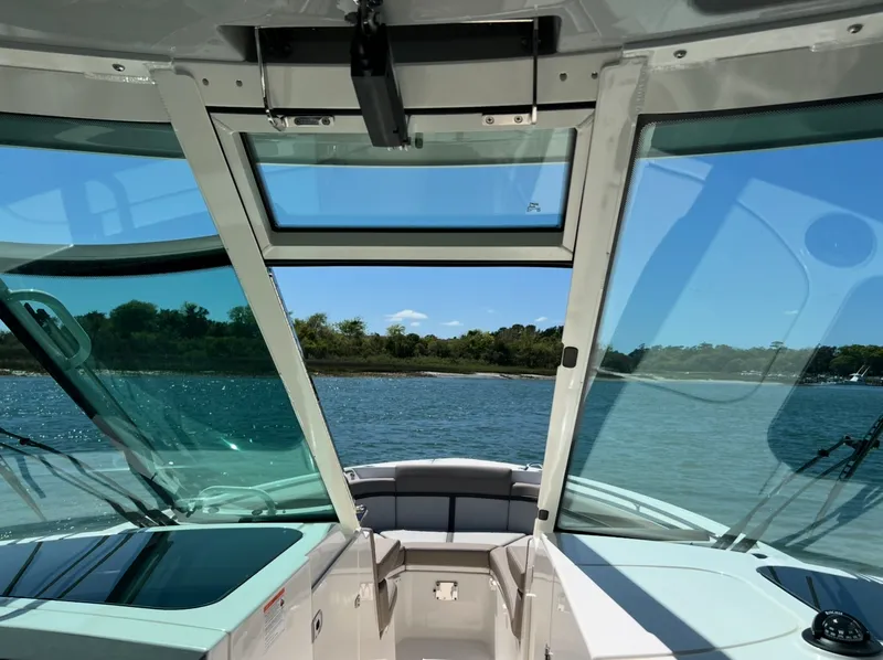 Slide: The Image of Boston Whaler 330 Vantage 2026 - 23