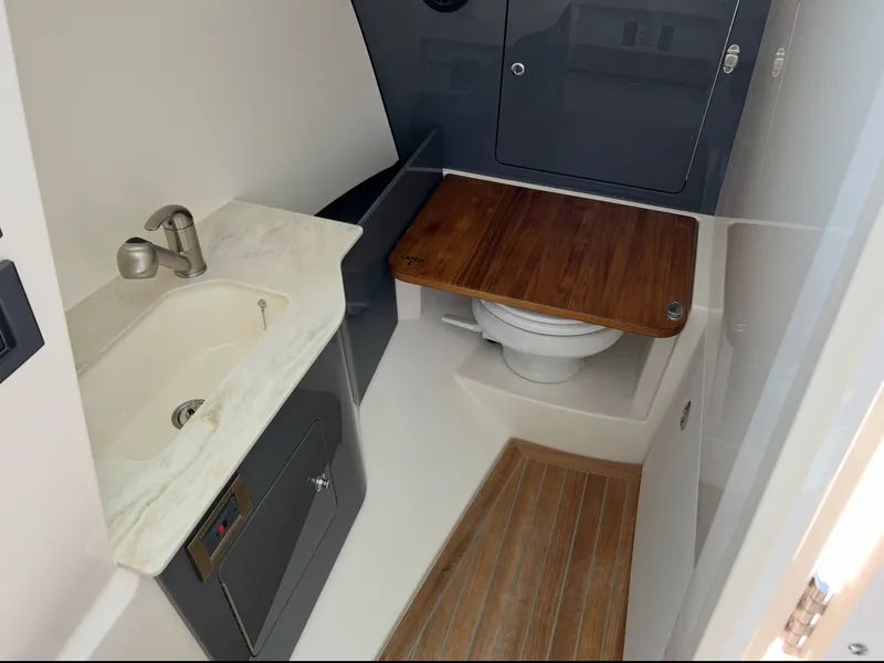 Slide: The Image of Boston Whaler 330 Vantage 2026 - 26
