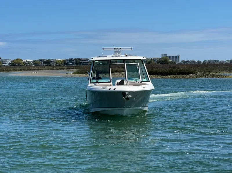 Slide: The Image of Boston Whaler 330 Vantage 2026 - 4