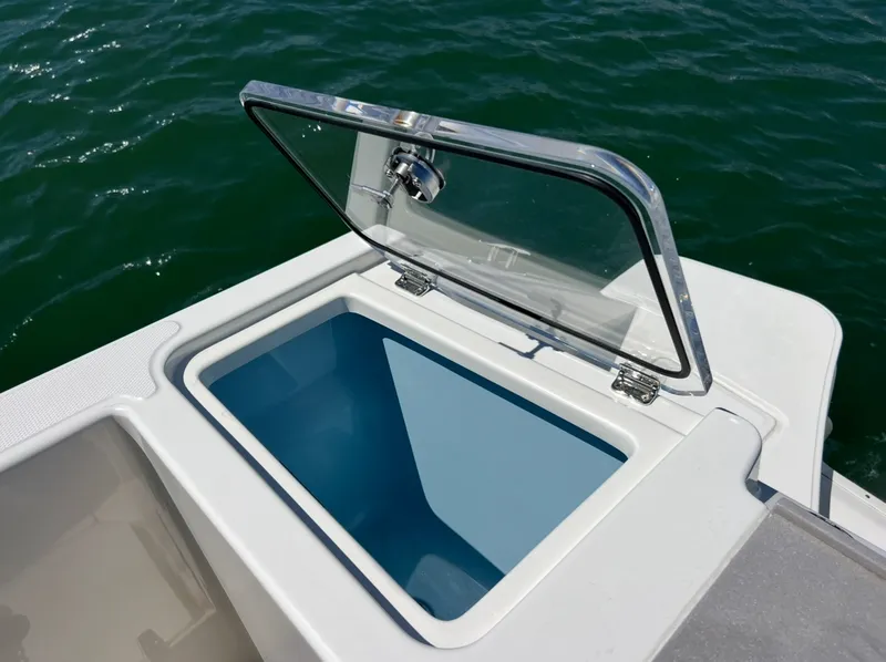 Slide: The Image of Boston Whaler 330 Vantage 2026 - 7