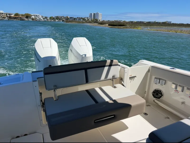 Slide: The Image of Boston Whaler 330 Vantage 2026 - 8